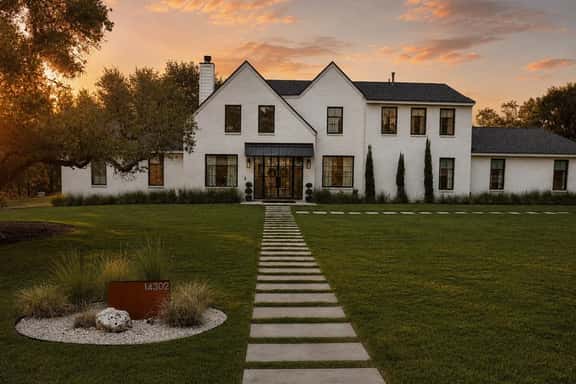 Maison Blanche | 2.5 Acres | Sleeps 13 - Image 1